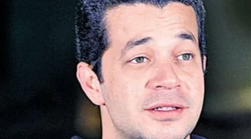 مكالمة مفاجئة.. عادل إمام يشيد بعبقرية أداء شريف سلامة في اتصال هاتفي